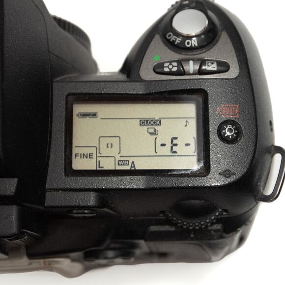 Nikon D70 6.1MP Digital SLR Camera Body With Accessories - Picture 7 of 15